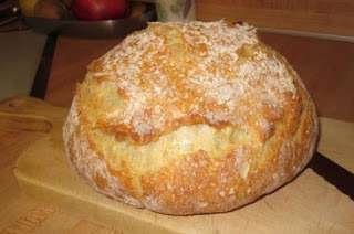 THE Best Crusty Bread (Dutch Oven)