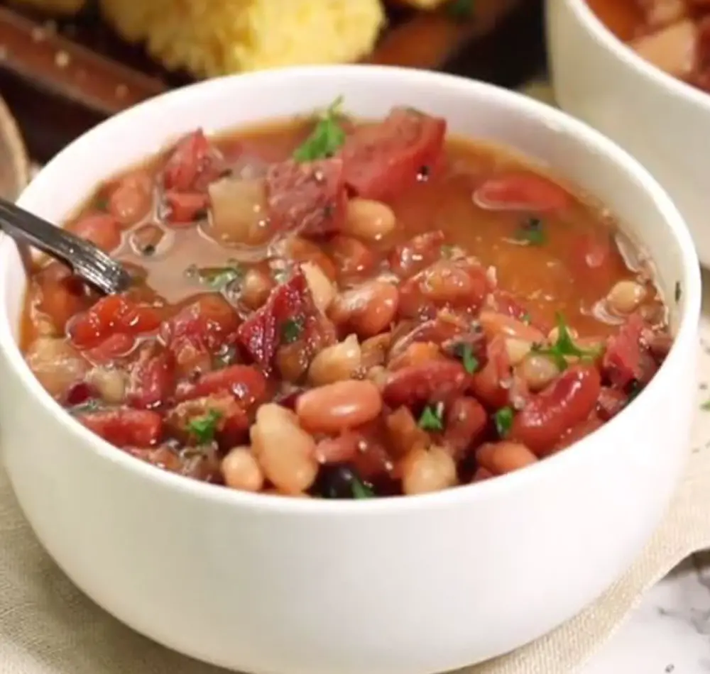 SLOW COOKER HAM AND BEAN SOUP