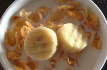 QUICK AND NUTRITIOUS BREAKFAST: CORN FLAKES WITH BANANAS RECIPE