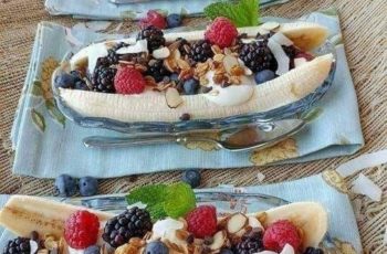Berry Banana Split Recipe