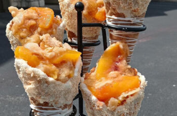 Peach-Cobbler-Cheesecake-Cones