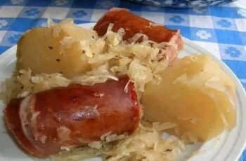 Sausage , Sauerkraut and potatoes