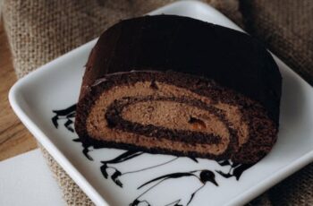 Rich Cocoa Roll Cake