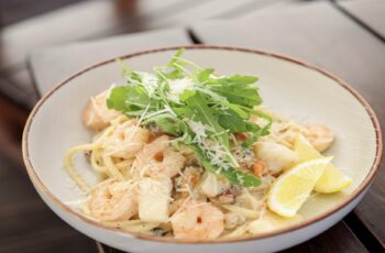 Arugula-Topped Shrimp & Cheese Pasta